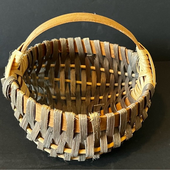 Buttocks Egg Gathering Basket Handmade Small Childs Farmhouse Green Tan Woven - Picture 4 of 8